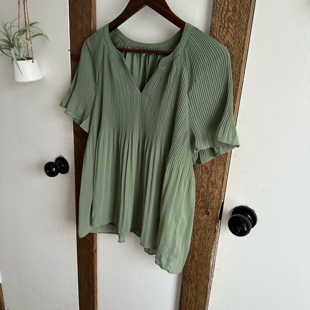 Cracker Barrel Boutique Sage Green Pleated Women's Blouse Size Small - Picture 5 of 16